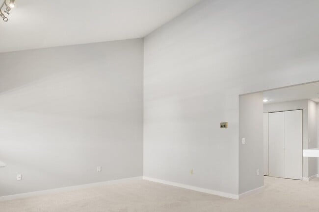 Building Photo - 2Bd/2Ba Woodinville Condo