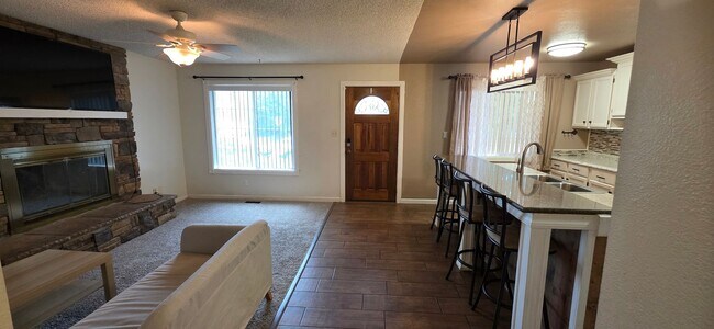 Building Photo - Stunning 4-bedroom, 2.5-bathroom home near...