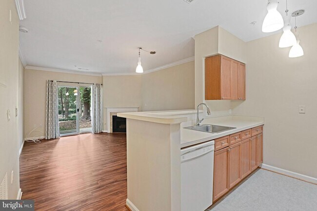 Building Photo - 2204 Westcourt Ln