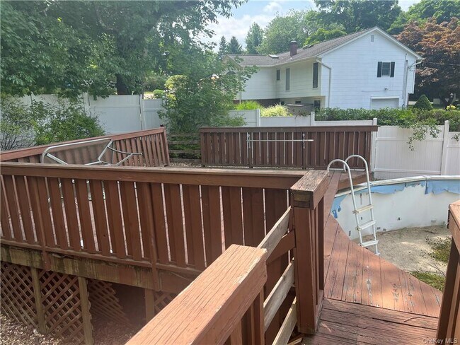 Building Photo - 548 Westfield Dr