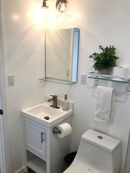 Building Photo - 33 Ortega Ct