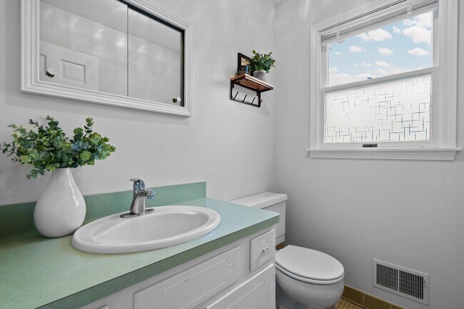 Building Photo - 3673 Pheasant Dr