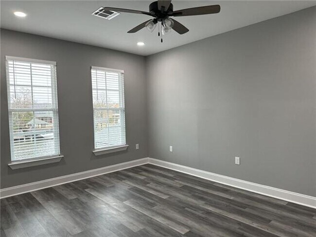 Building Photo - 142 Lakeview Dr