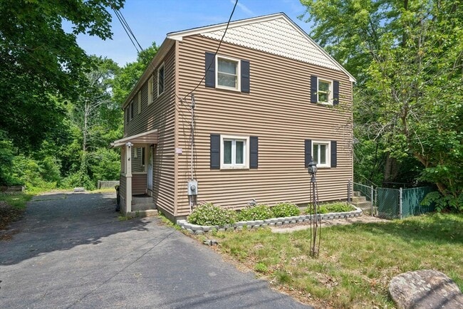 Primary Photo - 585 Washington St