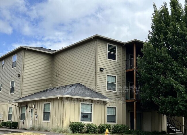 Building Photo - 523 Catron St N