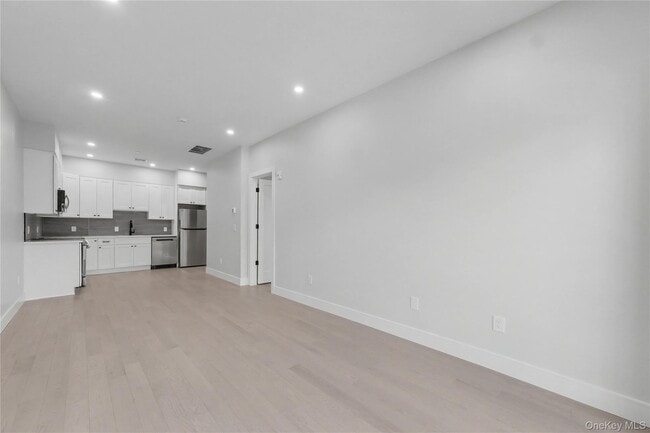 Building Photo - 10 Market St