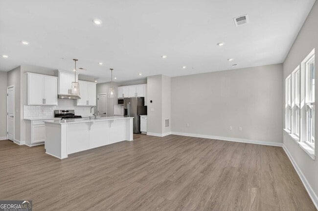 Building Photo - 325 Enchanted Ct