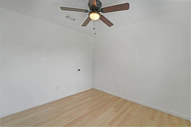 Building Photo - 1413 Featherstone St