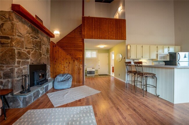 Building Photo - 50 Pines Dr