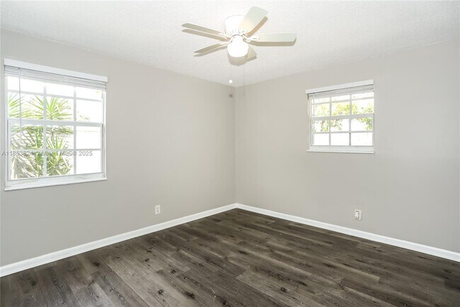 Building Photo - 317 NW 49th St