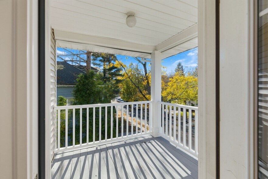 Building Photo - 44 Irving St