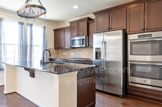 Building Photo - 213 Apricot St