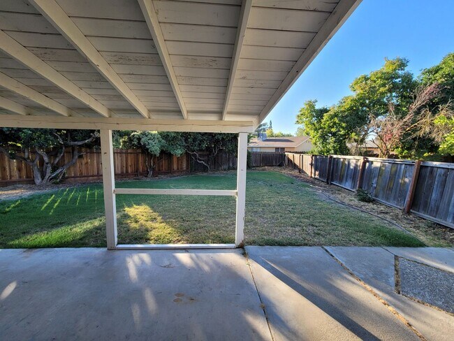 Building Photo - 1424 Kent Way