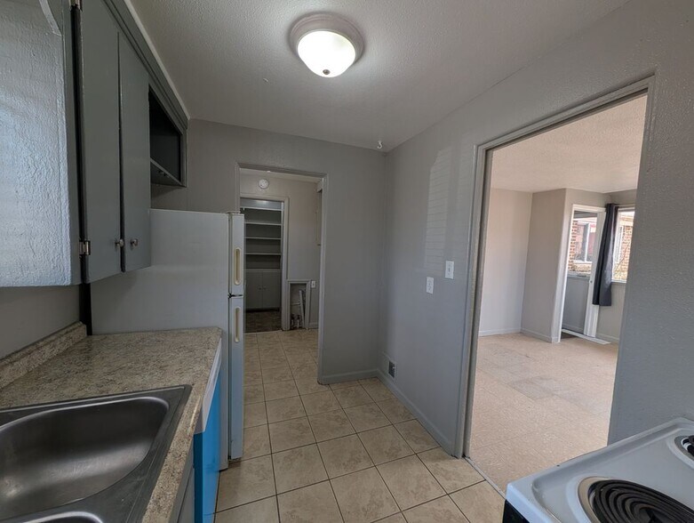 Building Photo - 1310 N Moline St