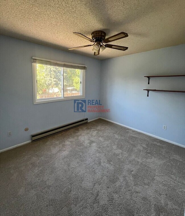 Building Photo - 3207 Camelot Dr