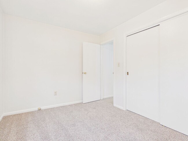 Building Photo - 904 Mount Pleasant Rd