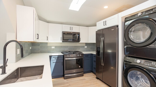 Building Photo - 3520 W Shakespeare Ave