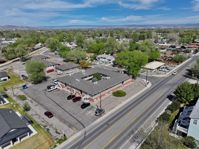 Building Photo - 1074 Cedar Way