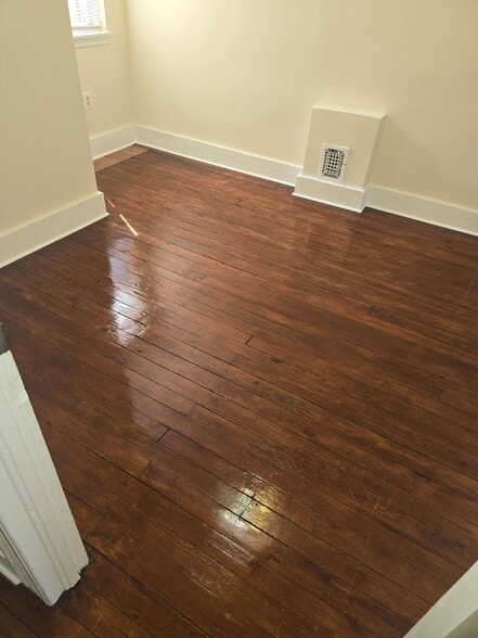 Second Bedroom - 707 Bunnecke Ave