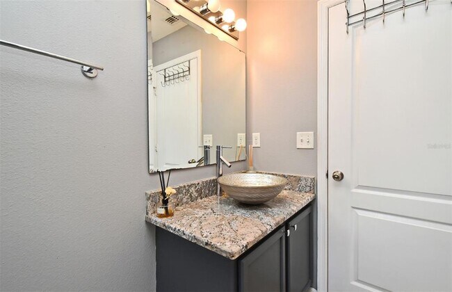 Building Photo - 475 Nadeau Way