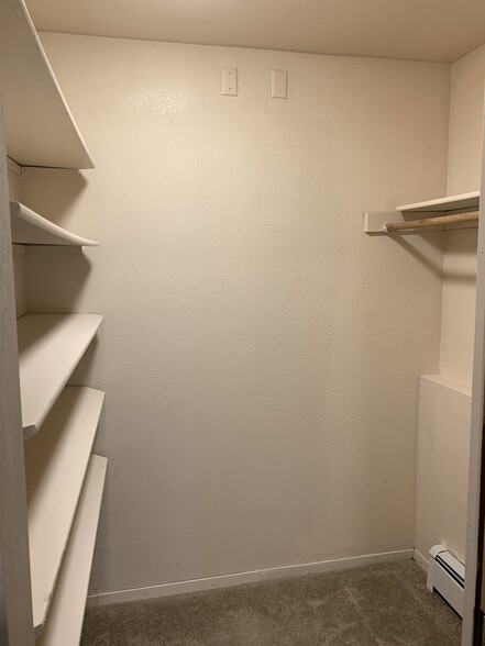 Walk-in closet - 2536 Forest Park Dr