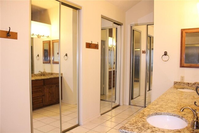 Building Photo - 2141 Surrender Ave