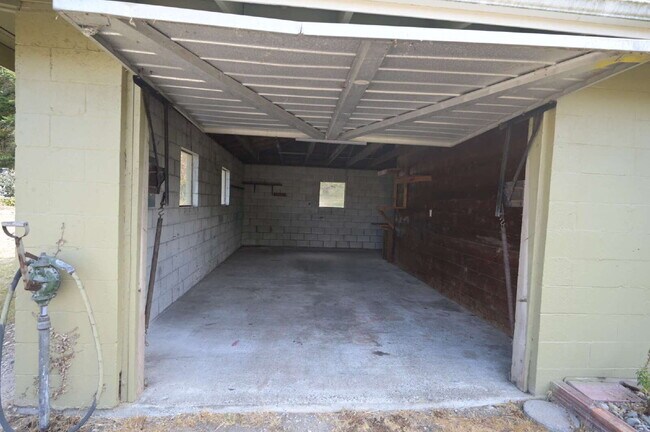 Building Photo - 2 bed 1 bath home with great view of Sequi...