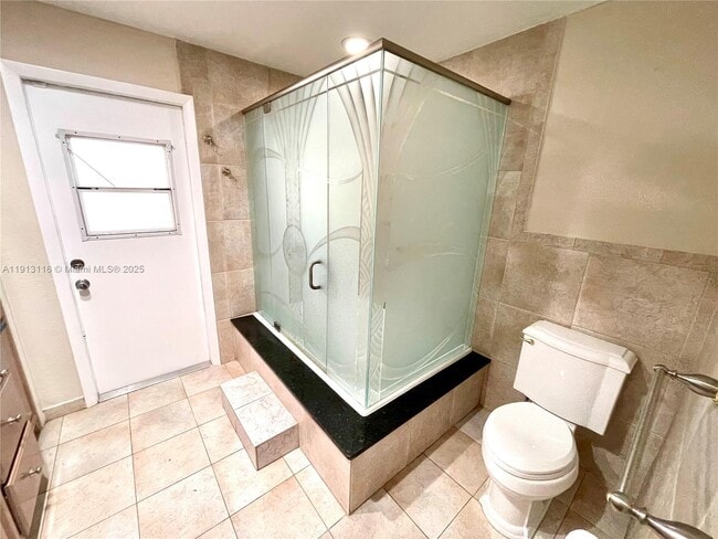 Building Photo - 10001 NW 11th Manor