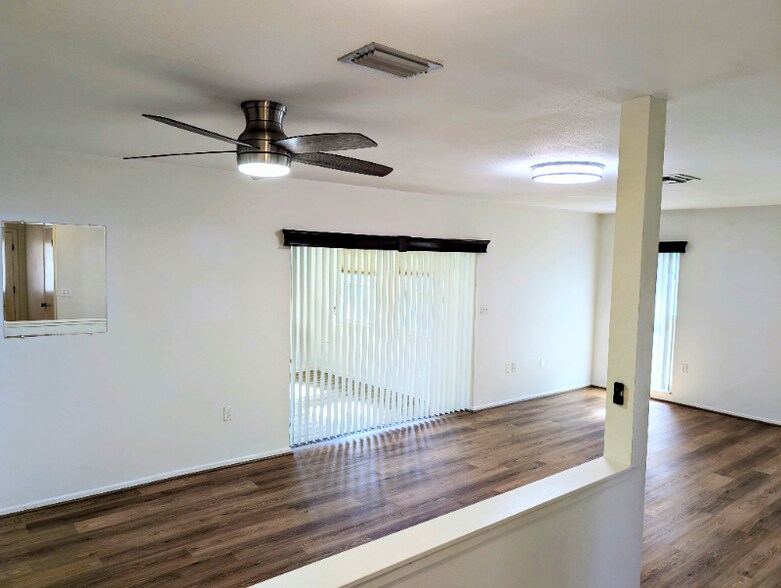 Building Photo - 1737 E Groveleaf Ave