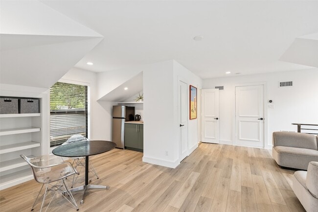 Building Photo - 5239 Edmondson Ave