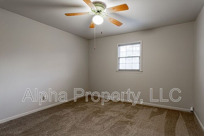 Building Photo - 314 S Plainview Dr