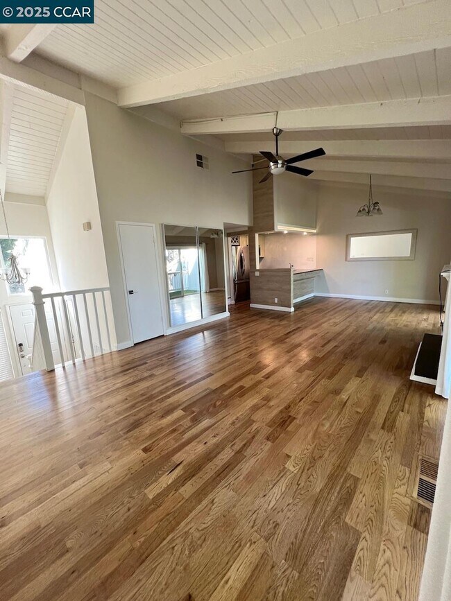 Building Photo - 438 Ridgeview Dr