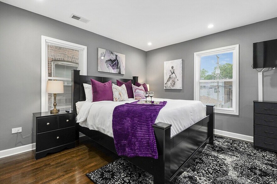 Building Photo - 8128 S King Dr