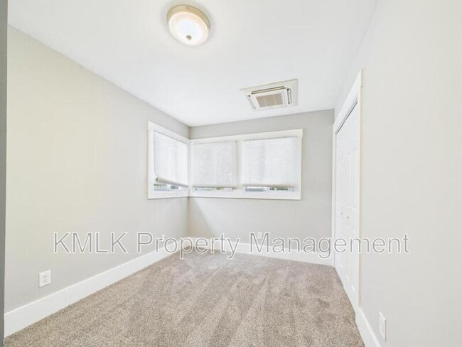 Building Photo - 2514 Carson Rd