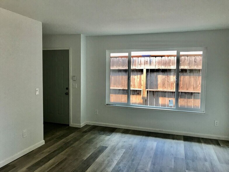 Building Photo - 515 Semple St