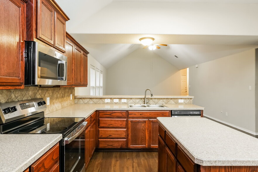 Building Photo - 12124 Rowsley Ln
