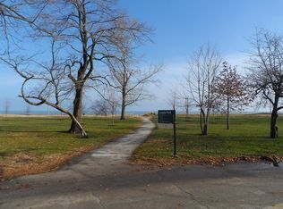 Building Photo - 1127 W Farwell Ave