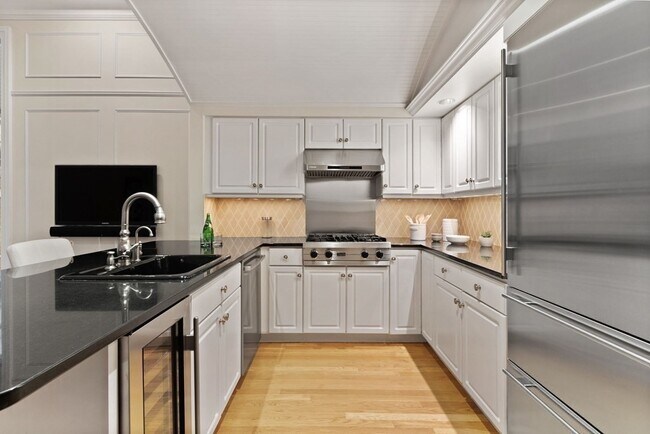 Building Photo - 23 Marlborough St