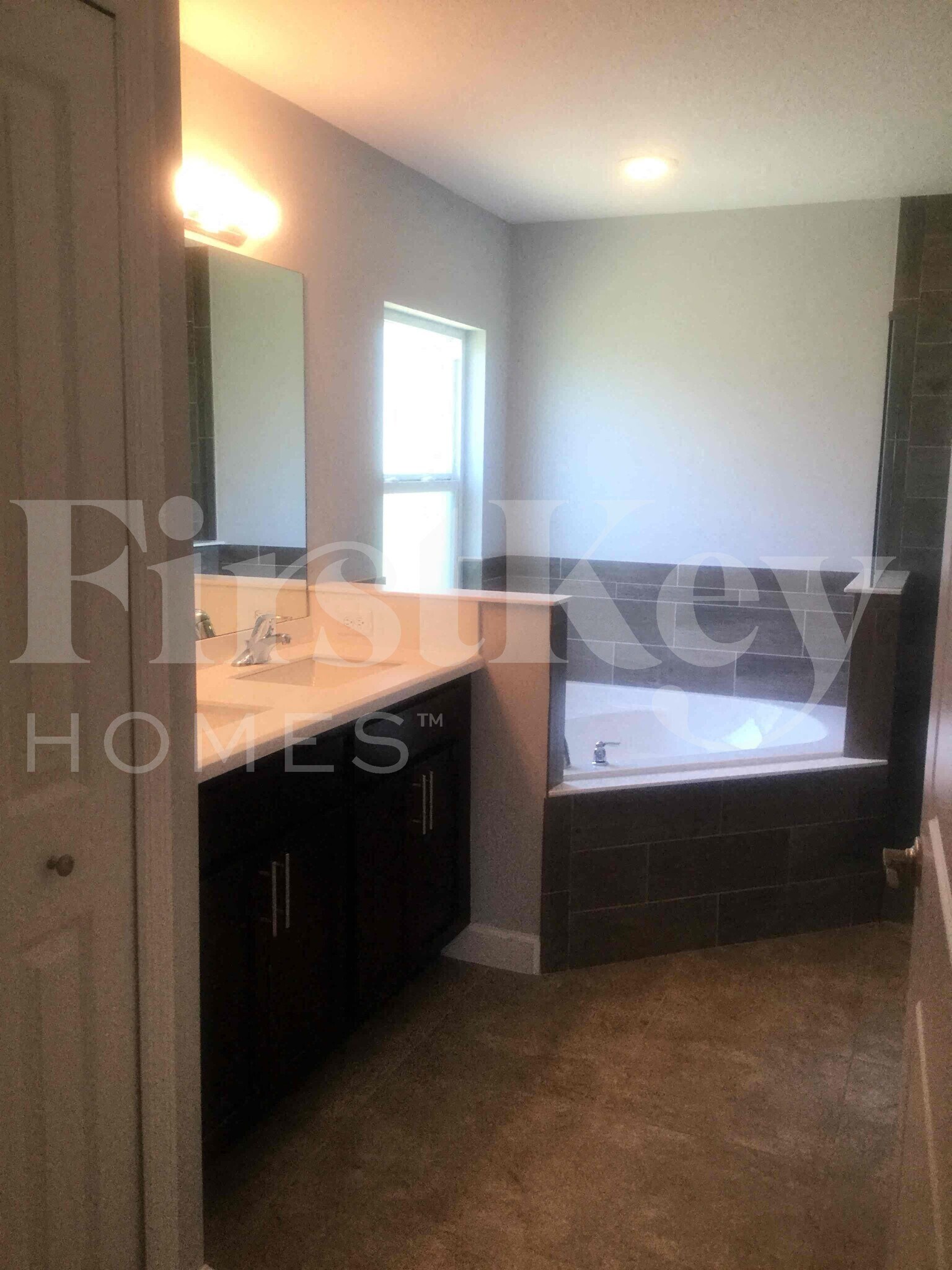 Building Photo - 328 SW Ridgecrest Dr