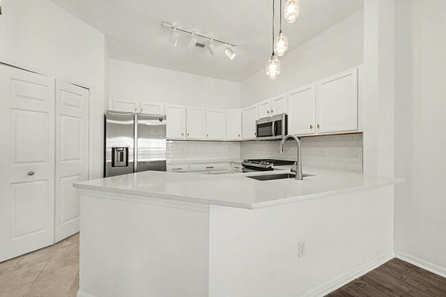 Building Photo - 2259 S Main St