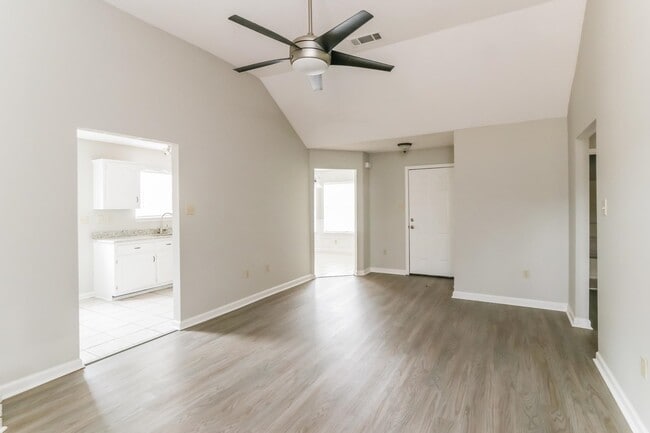 Building Photo - 5553 Mal Cove