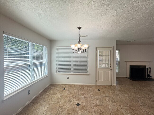 Building Photo - 210 Rolling Plains Dr