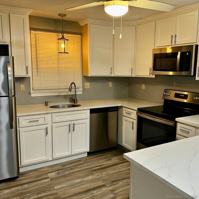 Building Photo - 21 Goodwin St