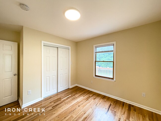 Building Photo - Beautifully Updated Three-Bedroom with Gar...