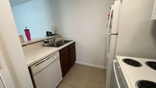 Building Photo - 10555 Turtlewood Ct