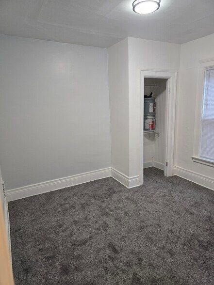 Building Photo - 516 Woodlawn Ave