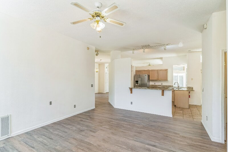 Building Photo - 4428 White Oak Cir