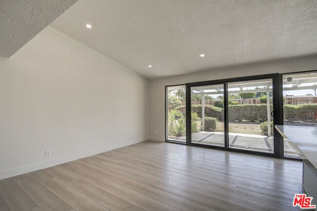 Building Photo - 5452 Rockledge Dr