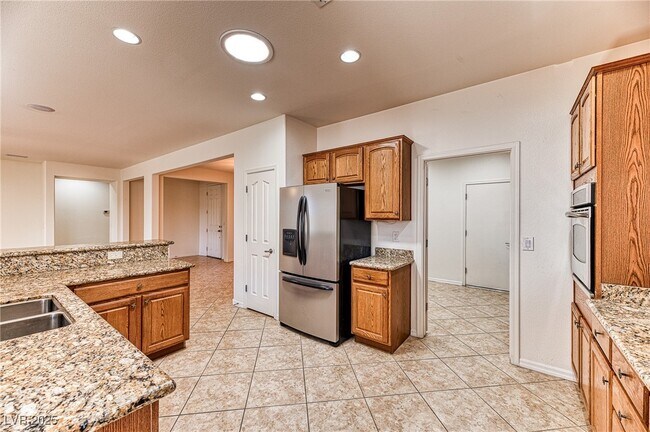 Building Photo - 2253 Laurel Heights Ln