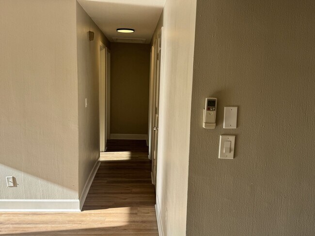 Building Photo - 3 Bedroom home